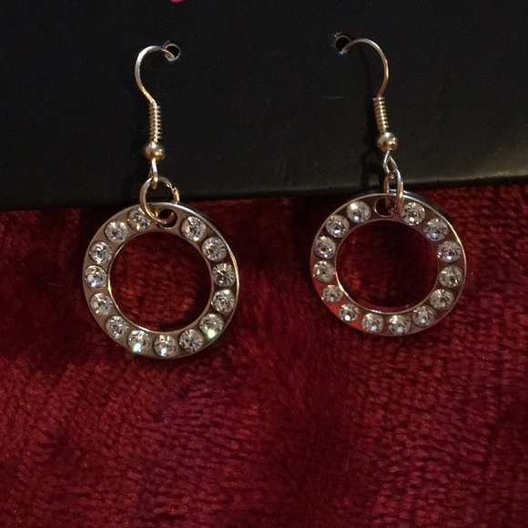 Gold and Crystal Necklace and earrings set - Picture 2 of 7